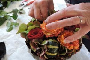 Bloemschikken - handen - knutselen - handwerken